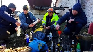 Download lagu Making Molotov Cocktails, Ukrainian Civilians Prepare To Defend Homes mp3
