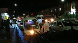 Taxistas además de “tiradores” atacan a las personas; utilizaron bomba molotov en contra de mototaxi