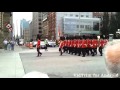 Kanadische Soldaten beim Marschieren 