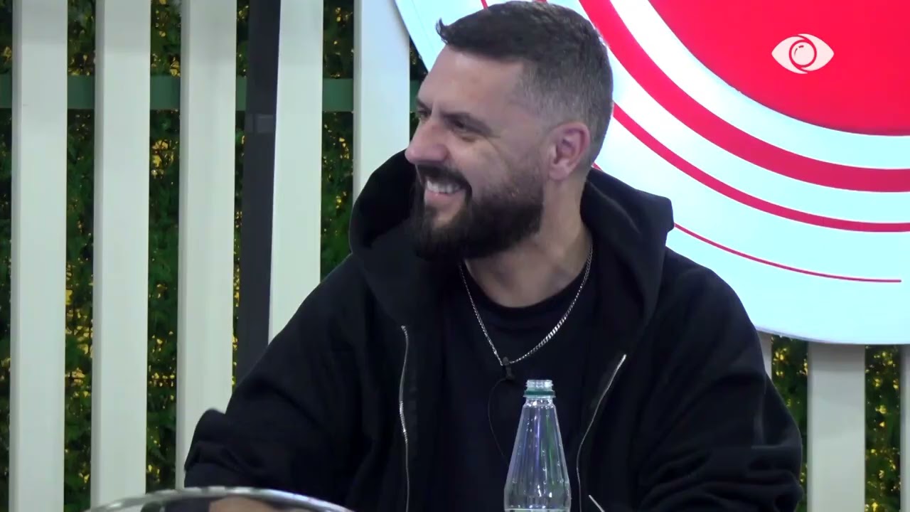 Natën kur bën ftohtë e gjumi s'të merr, do vij…/ Miri këndon refrenin e këngës së tij