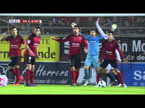 Gol de penalti de Iborra (0-1) en el CD Mirandés - Sevilla FC