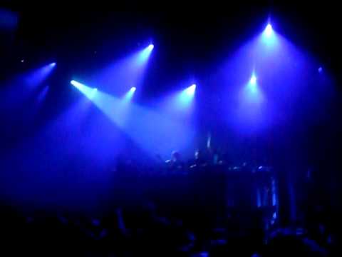 Swedish House Mafia - Itunes Festival 2011 One and Pendulum - The Island (Remix) .AVI