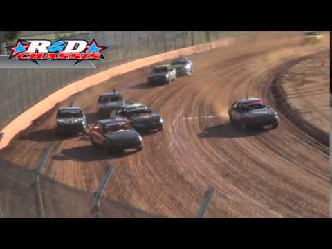 Modified Sedans - Heat 1 - Kingaroy Speedway - 05.04.14