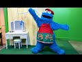 Sesame Street Land Christmas At SeaWorld Orlando 2020 Cookie Monster Elmo Distanced Greetings