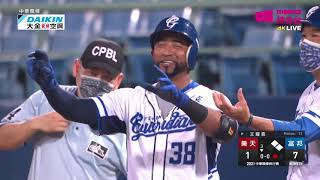 [分享] 紐那斯拿走了林立生涯外野首失誤球