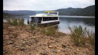 preview picture of video 'Lake Eildon House Boat Fishing Trip 2011'