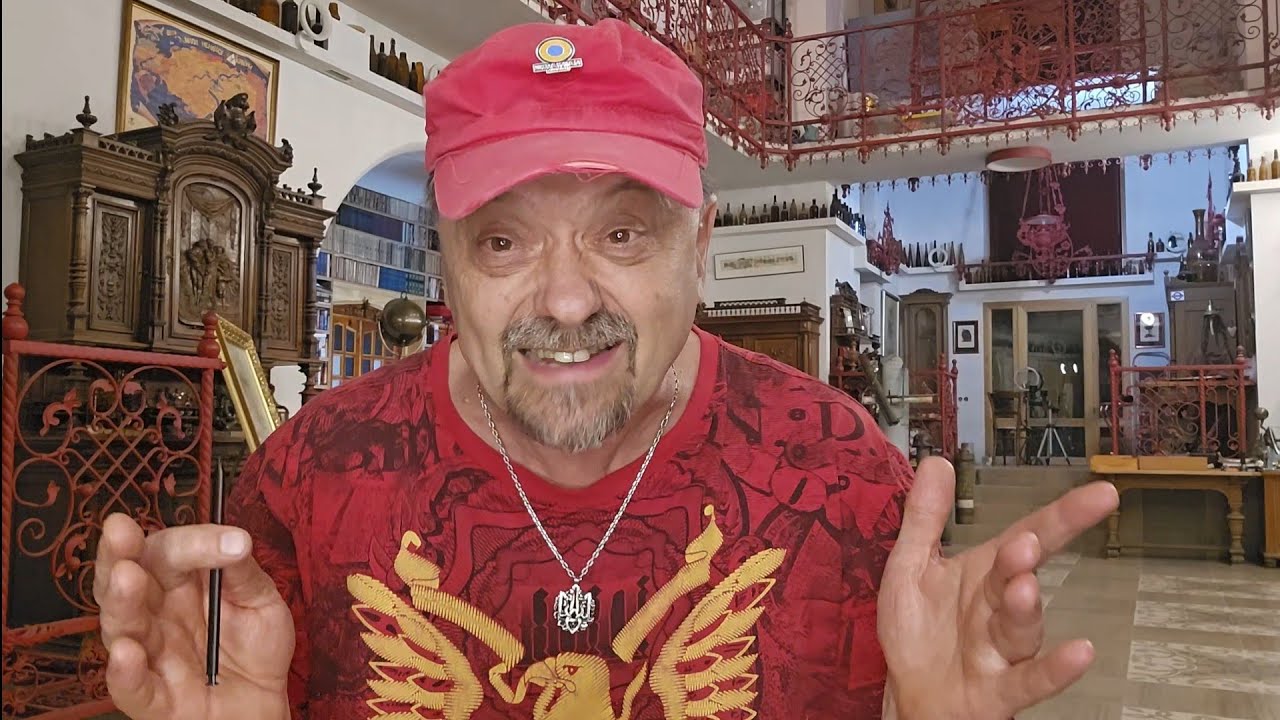 Зеля демонстративно надругался над конституцией в честь её тридцатилетия - ?