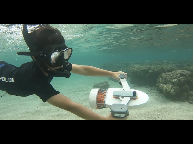 سكوتر TINI للغوص تحت الماء باللون الابيض