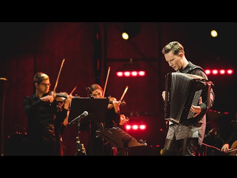 Galliano: Tango pour Claude, accordion & string orchestra