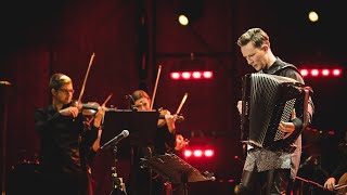 Galliano: Tango pour Claude, accordion &amp; string orchestra