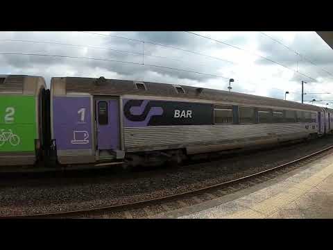 Comboios no apeadeiro do Louro/linha do Minho