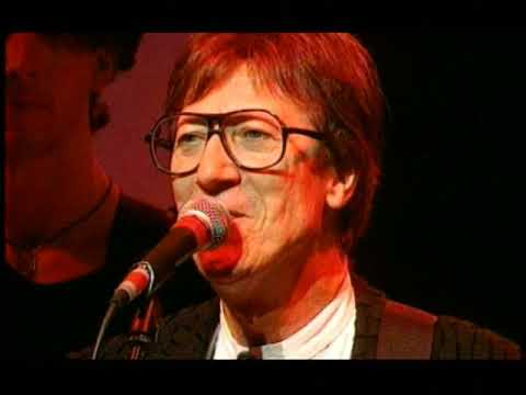 HANK MARVIN, Ben Marvin and Band LIVE "Lucille - Rip it up - Blue suede shoes" singing.