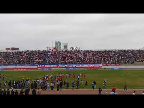 "Extraordinario recibimiento de la 12 Tricolor de Trujillo Barra oficial del Club Carlos A Mannucci" Barra: La 12 Tricolor &bull; Club: C.A. Mannucci &bull; País: Peru