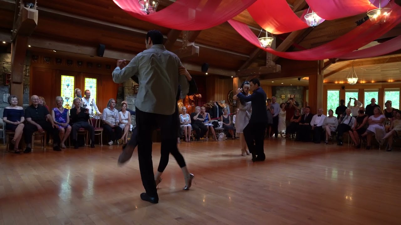 Miriam Larici & Leonardo Barrionuevo, Guillermo de Fazio & Giovanna Dan dancing to "Desde El Alma".