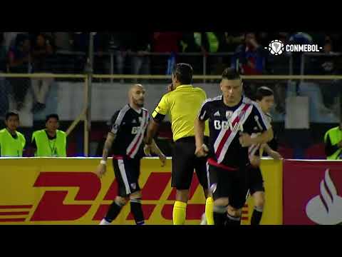 Wilstermann no deja de sorprender y supera a River con un claro 3-0