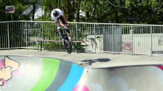 preview picture of video 'Skater Impressionen mit der FZ150 aus dem Rollgarten im Sauerlandpark Hemer 2012'