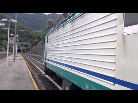 E464 Treno Regionale con Carrozze Vivalto arrivo a Stazione di Moneglia 19.08.2014