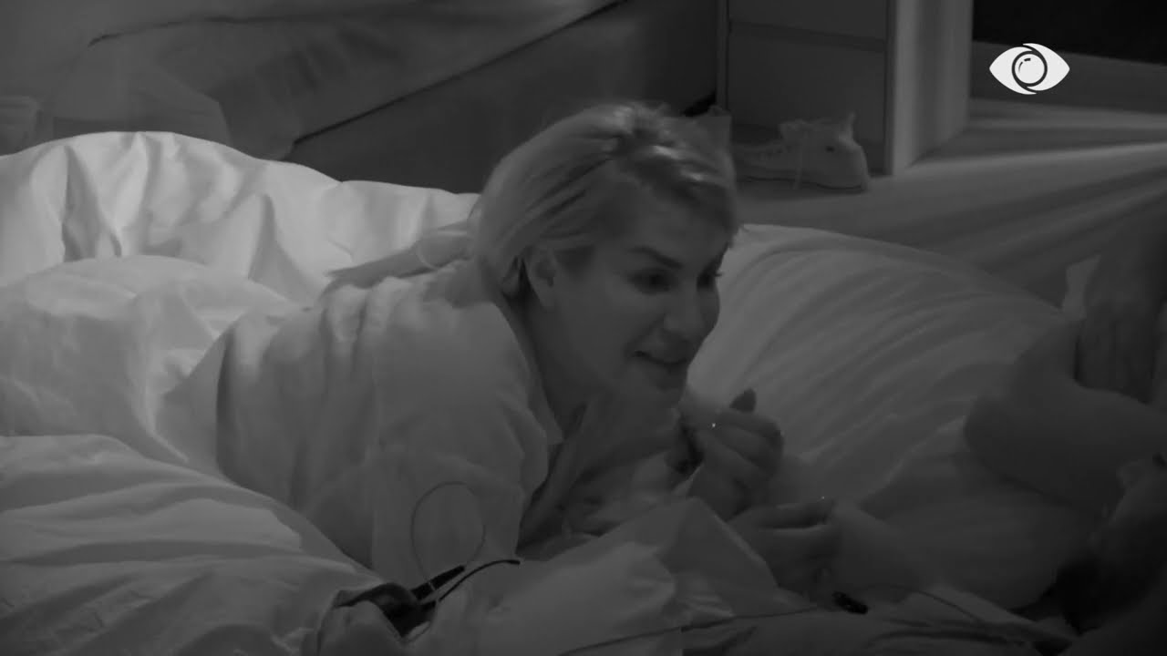 Nuk fle sot ti.../ Ilnisa i shkon Meritonit te krevati: Për çfarë po diskutojnë?!