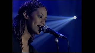 Des' Ree   1994 04 13   Living in the City @ The Beat