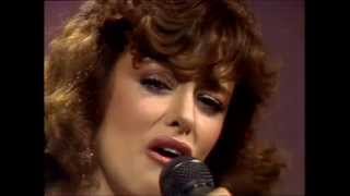 Atada a Nada Lyrics English Translation