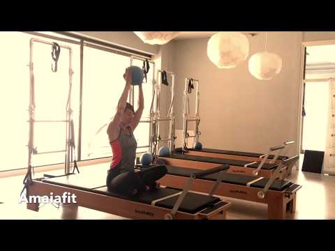 PILATES CON PELOTA PEQUEÑA