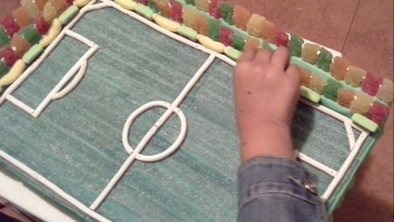 Campo de futbol de golosinas paso a paso