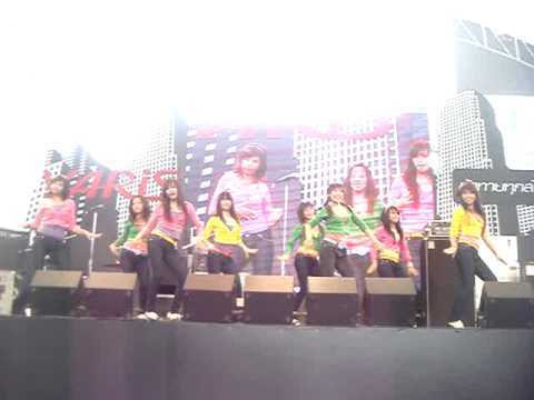 Gee.Remix - Ongchelic - Cover SNSD @ Toyota Event