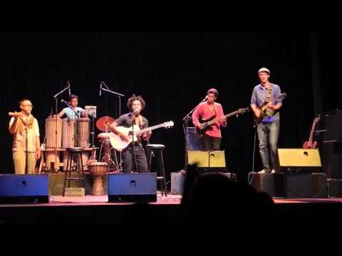 Raoky Advent Calender - Door 6 - "I´m so happy" @ Institute Francais, Antanarivo.