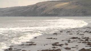 preview picture of video 'On the beach at Aberaeron'