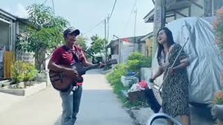 Download lagu Duet Bersama Pengamen - Tiara mp3