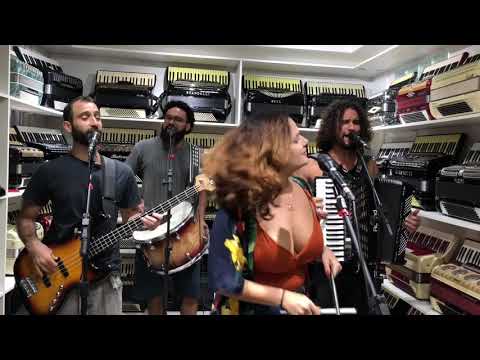 Live Barbara Greco em Tomate Acordeons