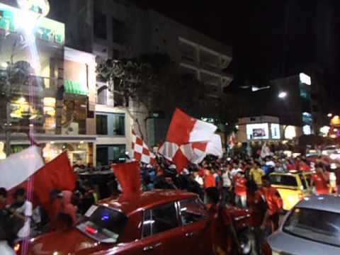 "CAMINATA - BANDERAZO AURICHISTA" Barra: La Banda Los Norteños • Club: Juan Aurich • País: Peru