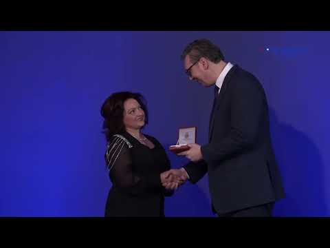 Predsednik Vučić uručio odlikovanja pojedincima i institucijama povodom Dana državnosti - TV Pančevo