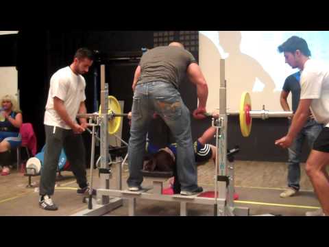 unique fitness 16year old blythe edgar benches 60kg @59kg
