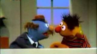 Classic Sesame Street - Simon Soundman needs Ernie&#39;s help