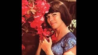 Mireille Mathieu - Pourquoi le Monde est sans Amour?