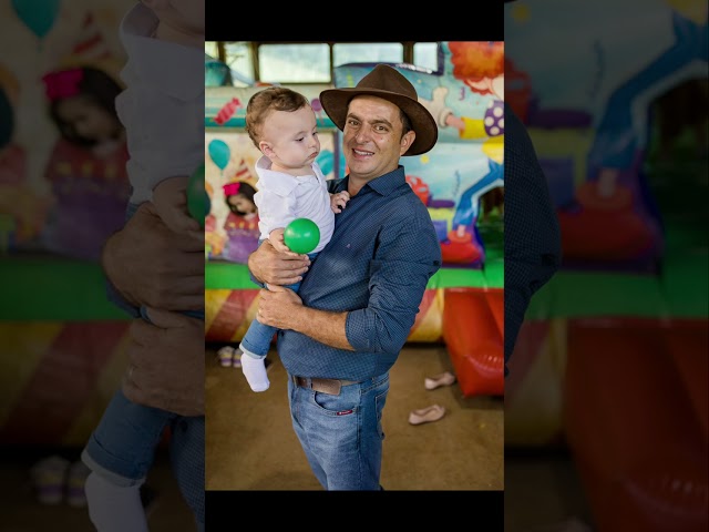 Vídeo da Festa Infantil de 1 ano do Pedro realizado no salão Espaço Family na cidade de São Gotardo-MG. Tema da festa foi Fazendinha.'