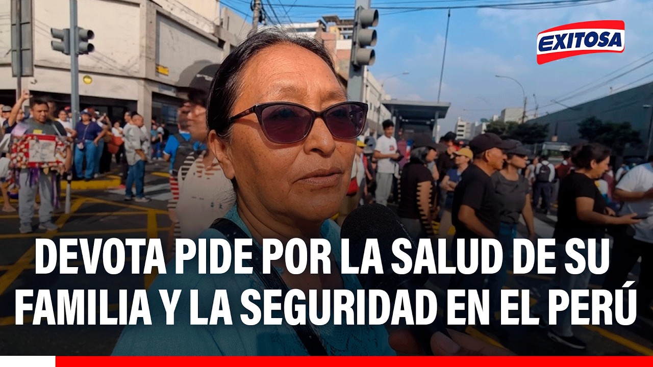 🔴🔵 En el recorrido del Señor de los Milagros, una devota pide por la salud de su familia