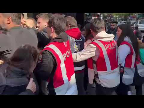 Umut-Sen üyeleri Beşiktaş'tan Taksim'e yürürken gözaltına alındı