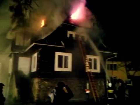 Były dom dziecka w płomieniach