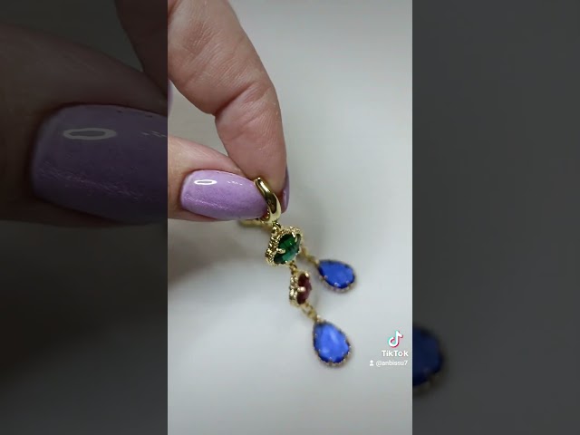 Vídeo relacionado con pendientes divertidos - pendientes originales - pendientes extravagantes - pendientes pride - pendientes bola disco orgullo arcoiris