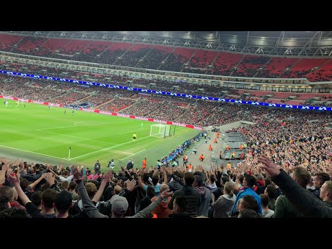 Sfeercompilatie van het PSV vak at Wembley : Tottenham Hotspur-PSV : 6/11/2018 : 2-1