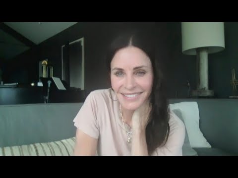 コートニー・コックスが「フレンズ」を観賞中 (Courteney Cox Is Binge Watching 'Friends)