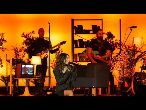 „ŽMONĖS svečiuose“: „Saulės Kliošas“ prisiminimų albumas dainoje „Meilės Mieste“