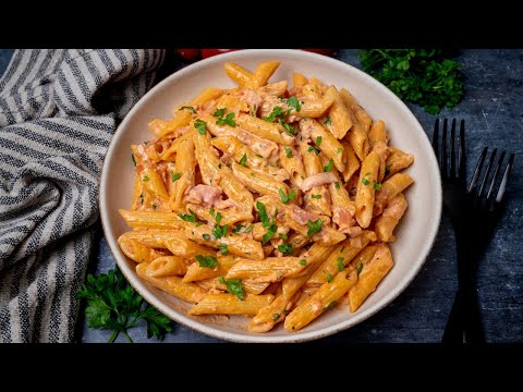Penne al Baffo (Ham Pasta with Cream Sauce)