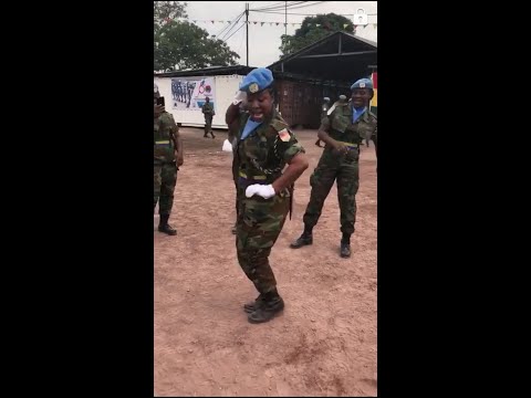 EXCITED GHANAIAN🇬🇭 FEMALE SOLDIERS IN CRAZY DANCE BATTLE⚫THE LATEST 🗯TRENDING AND HOTTEST 🔥VIDEO!