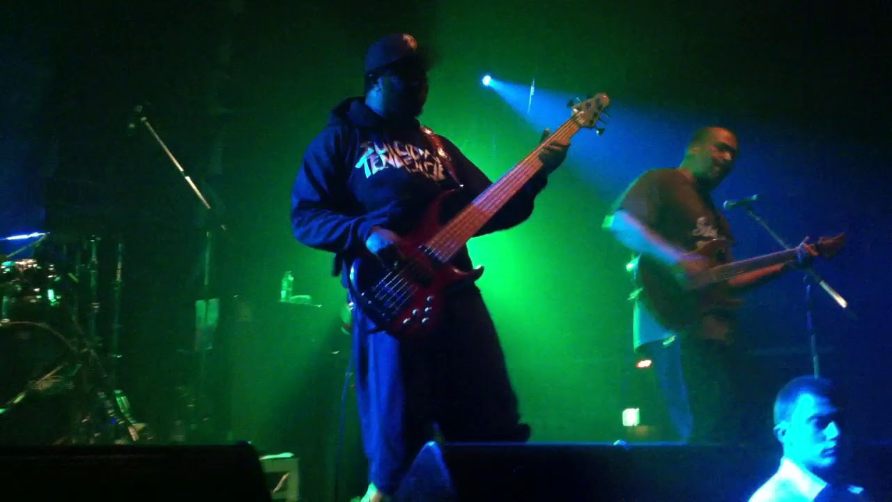 Suicidal Tendencies - Metro Fremantle, Dec 2012 - Thundercat Bass solo - YouTube