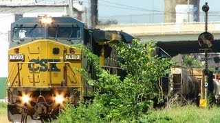 preview picture of video 'CSX In Baltimore City with Loud Horn'