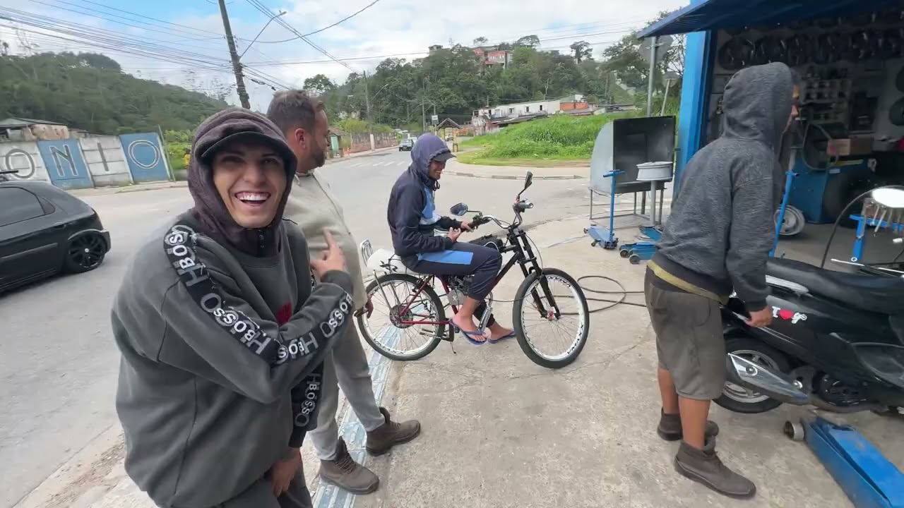 400,00R$ PARA TROCAR O PNEU DA MOTINHA 