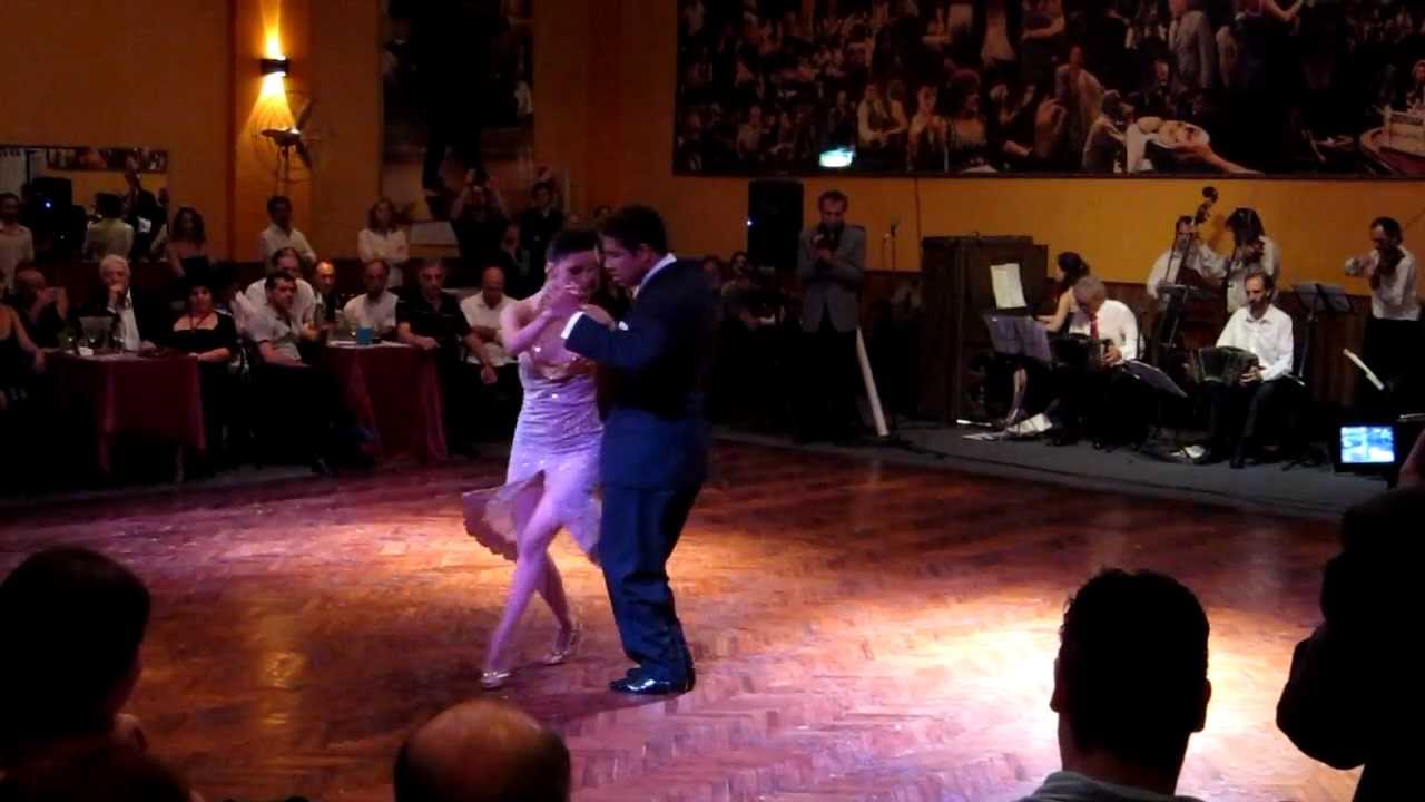 Roberto Zuccarino y Magdalena Valdez dancing to Colour Tango
